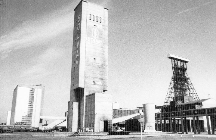 Erlebtes Weißes Gold aus Borth Karl Hans Neppig Am 17. Juni 1975 wurde die neu gebaute Städtische Sparkasse Neviges eröffnet.