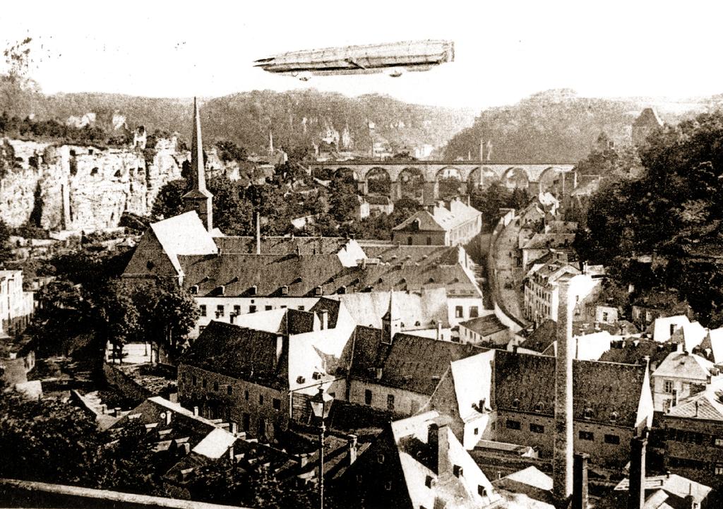 Das erste sichtbare Luftschiff über der Stadt Luxemburg am 21.