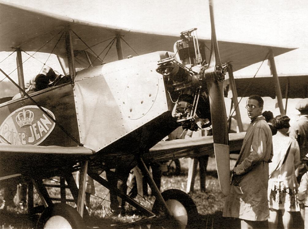 Die Pionierjahre des Luxemburger Flugwesens 24. Juni 1928: Lou Hemmers Prince Jean auf dem Walferdinger Flugmeeting den Namen Prince Jean taufen.