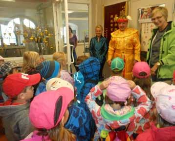 14 Bürgermagazin des Marktes Kinding Kindergarten Ausflug der Vorschulkinder nach Dietfurt Im Rahmen unserer Projektarbeit Eine Reise um die Welt besuchten wir als Höhepunkt unserer China Erkundungen