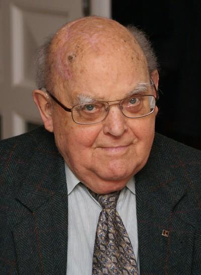 Wir trauern um unseren Ehrenvorsitzenden Josef Stessen der am 13. November 2013 im Alter von 90 Jahren verstorben ist. Josef Stessen war 1971 Gründungsmitglied der Kolpingsfamilie in Otzenrath.
