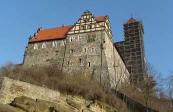 Quedlinburg eine Stadt, in der Geschichte geschrieben wurde Diese Stadt am Rande des Harzes ist eine kleine Kreisstadt in Sachsen Anhalt. Es wohnen kaum mehr als 25.