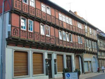 Auf einer Fläche von ungefähr 80 ha stehen rund 1200 Fachwerkhäuser aus 5 Jahrhunderten. Hier in Quedlinburg wurde deutsche Geschichte geschrieben.