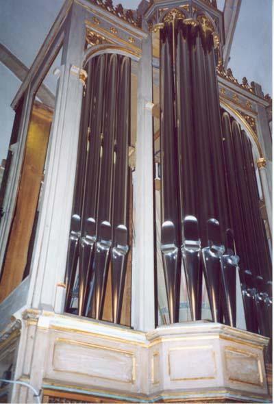 Aufgrund einer späteren Dispositionsveränderung war die Intonation der Orgel eine besondere Herausforderung, um soweit als möglich die klangliche Einheit wieder herzustellen.
