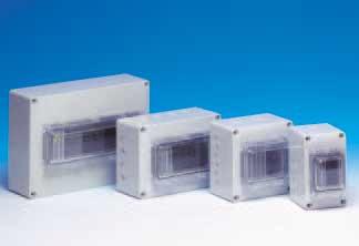 Die kleinen Modulgehäuse sind in 4 Größen erhältlich, für 2, 4, 6 oder 10 Module. Die Polycarbonatgehäuse werden mit PG-Verschraubungen geliefert, die ABS-Gehäuse mit glatten Seiten.