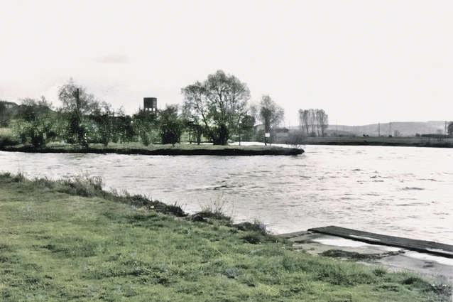 wege zur metropole ruhr 323 Abbildung 3.28: BO DA 07 Ruhr-Insel südlich des Bahnhofs Dahlhausen. Die Landschaft ist unverändert, der Turm auf dem Foto von 1972 ist verschwunden.