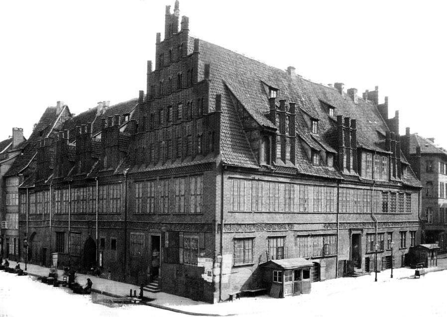 Jahrhundert zu sehenden Gebäude in Hannover wurde nach dem Zweiten Weltkrieg nicht wieder aufgebaut und dient heute als Mahnmal gegen den Zweiten Weltkrieg?