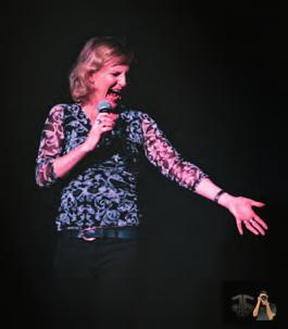 Als Vorprogramm Die Kölner Kabarettistin Vera Deckers mit ihrem Programm Probleme sind auch keine Lösung auf der Bühne im MSM-Gymnasium.