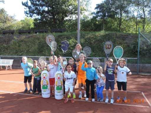 Ferienpass 2014 Auch in diesem Jahr hat der TC Verden wieder die Möglichkeit genutzt, im Rahmen der Ferienpass-Aktion unseren Club und damit das Tennisspiel einer Anzahl Kindern einmal vorzustellen,