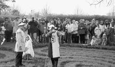 03. Jahrgang Seite 3 April 2007 12. Trojanisches Frühlingsfest in Steigra Am Samstag, dem 28.04.2007 beginnt ab 14.00 Uhr vom Sportplatz der Umzug mit dem Drachen Kuno.