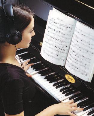 Die hochpräzise Klaviermechanik ist weitaus sensibler und nuancierter beeinflussbar als die Tastatur eines Digitalpianos.