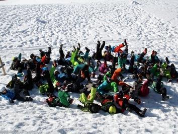 Nach dem Lunch gab es kein Halten mehr. Alles wollte auf die Piste, entweder, um sein Können unter Beweis zu stellen oder die ersten Ski- oder Snowboardversuche zu tätigen.