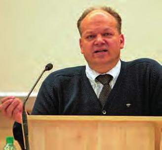 LINKS: Praxisnaher Unterricht mit lebendigen Vorträgen: Prof. Dr. Rolf Sethe, Träger des Ars legendi-preises.