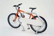 bieten Diebstahlschutz und Standsicherheit. Jede Fahrradgröße und jeder Radtyp kann am Rahmen befestigt werden.