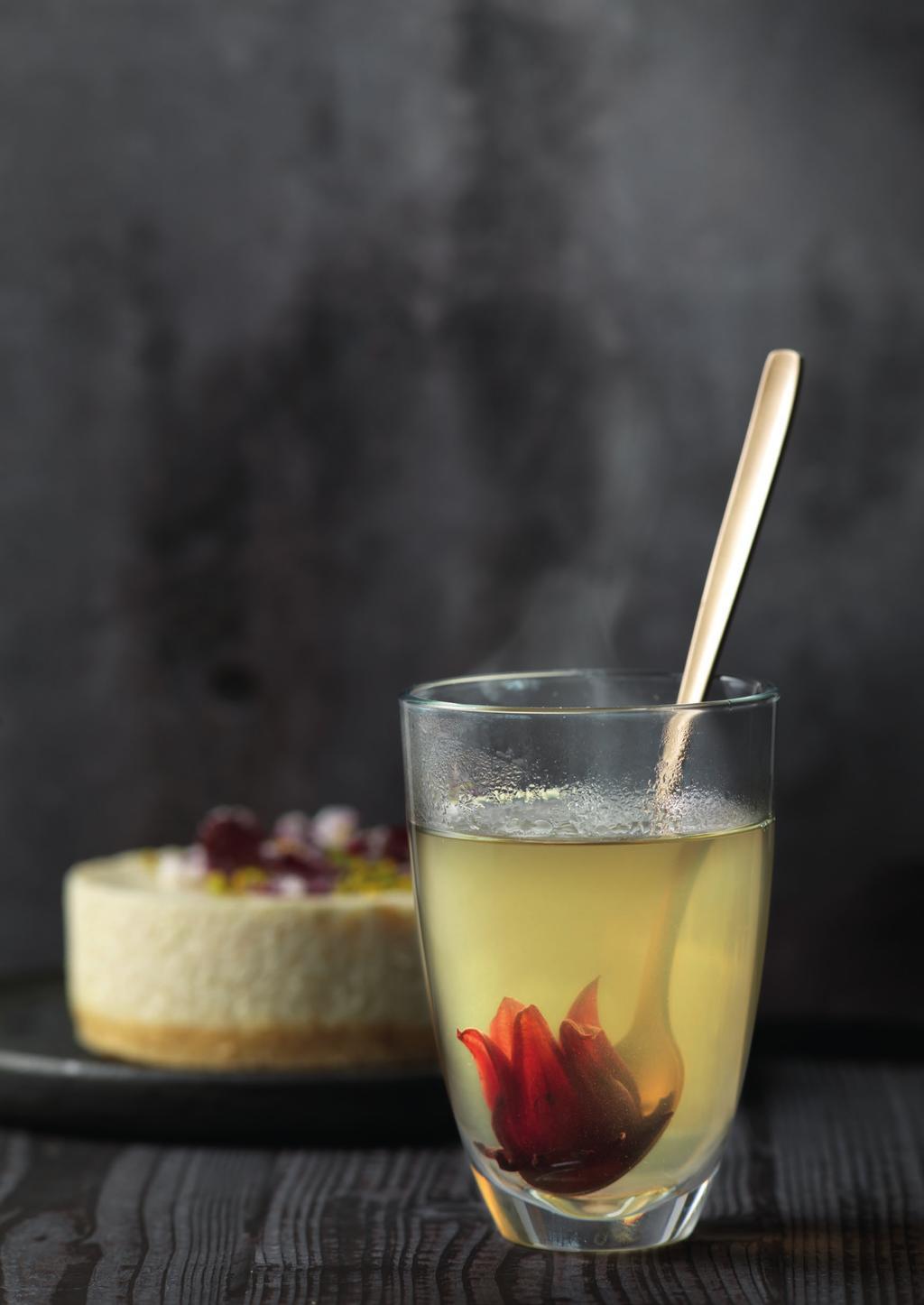 BLOSSOM DREAM Asiatischer Weißer Tee mit Hibiskusblüte... die elegante Art asiatisch zu genießen Asiatischer Weißer Tee & Rose 2 l Wasser 10 Stk.