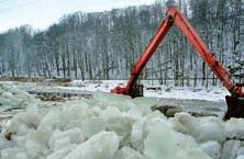 Risiken durch aufbrechendes Eis Gefährdung von Brücken und Durchlässen Freiberger Mulde im Landkreis Döbeln Die größte Gefahr setzt bei Tauwetter ein.