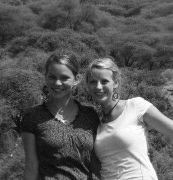 Neues aus der Gemeinde Tanzania Kristin und Annika acht Monate in Tanzania 6_ Nachdem wir uns letztes Jahr hoffnungslos in Land und Leute verliebt hatten, ging es im Juli, nach bestandenem Abitur,