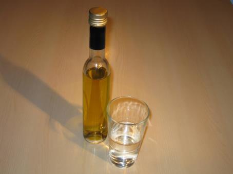 Forscherauftrag Nr. 4 Wasser und Öl 1 Glas Wasser Speiseöl 1 kleiner Löffel (cc Alice Wagner) 1.