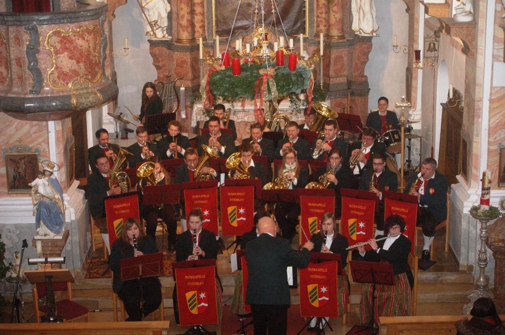 Ohrenschmaus in St. Michael Musikkapelle Osterbuch glänzt beim Jahreskonzert am 8.12.