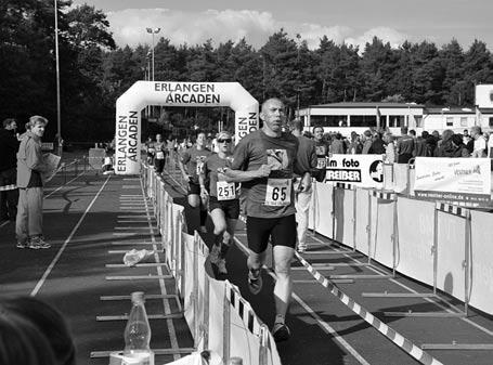 Turnverein 1848 Erlangen Triathlon 10 km Hauptlauf (Mannschaftswertung) LG Erlangen mit starker Leistung Und zum krönenden Abschluss erzielte die Mannschaft der LG Erlangen mit 2:18:50 Stunden in der