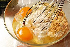 3 Eier Die Eier, Magerquark, Sahne 250 g Magerquark und die Helle Soße mit einem 5 EL