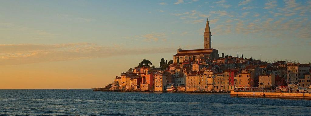 Land ahoi in Istrien Istrien ist für seine malerischen Städtchen und zahlreiche Wein- und Olivenölstraßen be