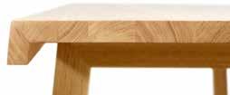 The plate is 3,5 cm thick with longitudinal grain. The solid wood legs measure 5,5 x 9,2 cm.