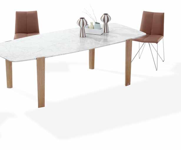 Die Verbindung der Holzbeine mit der Tischplatte ist das Ergebnis einer ausgeklügelten Konstruktion.