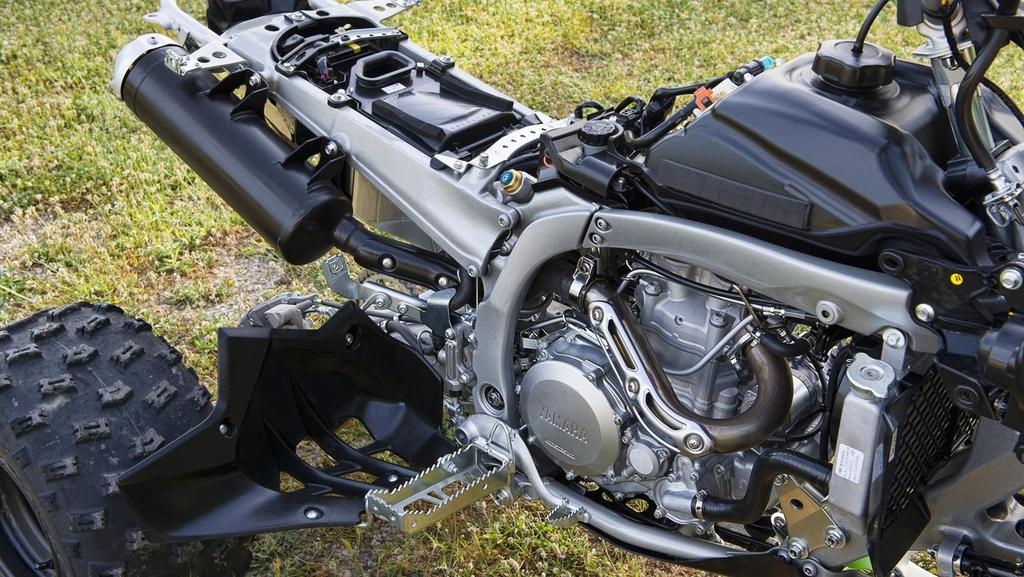 YFZ450R / SE Rennsportmotor mit Hochleistungscharakteristik Der Fünfventil-Viertaktmotor mit 450 ccm kommt direkt aus dem Rennsport.