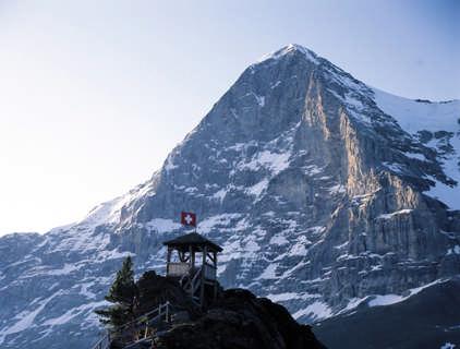 Arbeitsblätter 3/7 Das umfasst das Fluss- und Talgebiet der alpinen Aare und ihrer Zuflüsse im Süden des Kantons Bern sowie das westlich anschliessende Saanenland (Gstaad, Saanen).