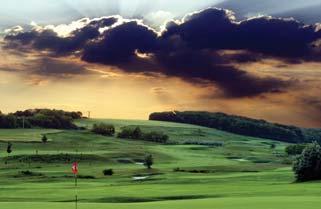 Nach einer Runde Golf auf dem 18-Loch Pannonia Golf & Country Club statte ich der Etyeki Kúria oder den Haraszty Weingut einen Besuch ab.