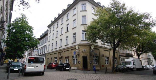 Citywohnung: 3 Zimmer Eigentumswohnung zum Kauf in Wiesbaden Preise & Kosten Kaufpreis 154.900,- Kaufpreis pro m² 2.629,88 Käufercourtage 5,95% vom Kaufpreis inkl. MwSt.