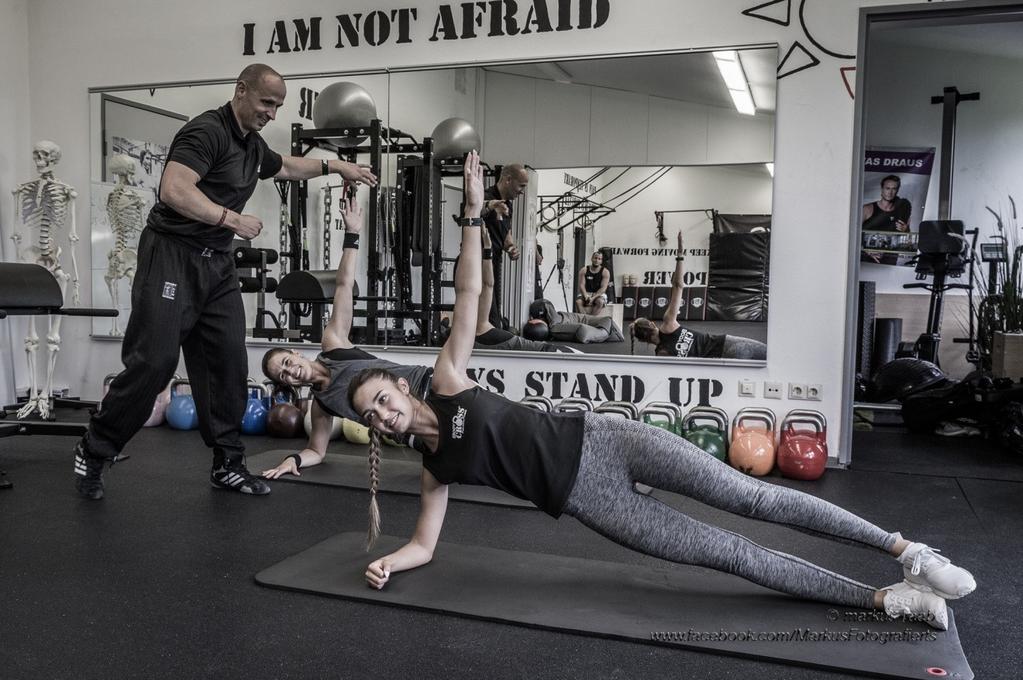 BODYWEIGHT TRAINING Funktional Training mit dem eigenen Körpergewicht Was ist funktioneller und realitätsnäher als das eigene Körpergewicht sportlich im Alltag bewegen zu können?