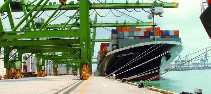 Hafen Fotos: Lukacs HAFEN SINGAPUR Knapp 20.000 Containerschiffe wurden im letzten Jahr in den Häfen des Stadtstaates abgefertigt.