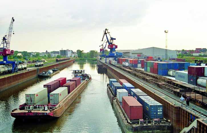 Hafen Fotos: DBR MEHR TOUREN Die Elbe-Container-Linie verkehrt künftig drei Mal pro Woche zwischen Hamburg und Riesa.