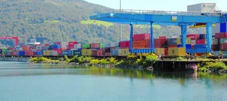 HAFEN Foto: Linz AG Neue Containerbrücken für Tanger Das Eurogate-Containerterminal Tanger in Marokko erhält neue Containerbrücken.