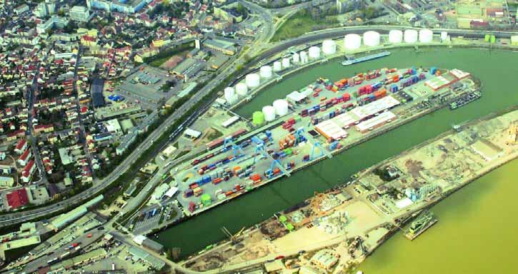 Zentrales mainport - Containerhub: Der Ludwigshafener Kaiserwörthhafen mit seinem Containerterminal.
