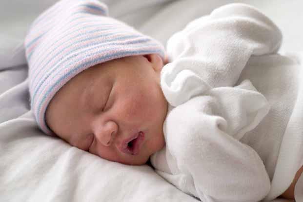 Wissenswertes zum Schlaf Alter Neugeborene Durchschnittliches Schlafbedürfnis pro Tag bis zu 18 Stunden 1 12 Monate 14 18 Stunden 1 3 Jahre 12 15 Stunden