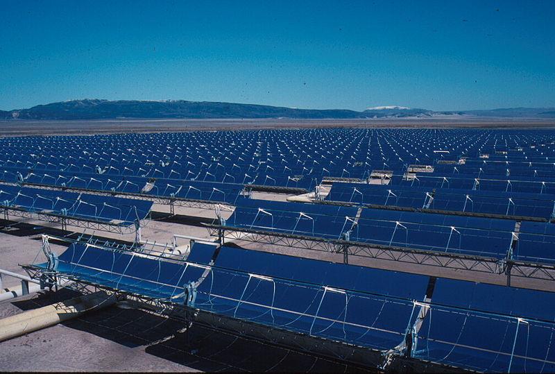 Solarthermische Kraftwerke SEGS (USA, Majovewüste) Parabolrinnenkraftwerk >1 Mio
