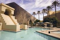 Im Luxor ist das entspannende Oasis Spa untergebracht, neun außergewöhnliche Restaurants und Cafes, fünf prickelnde Swimmingpools, die einzigartige Aufführung der Theatergruppe Blue Man Group, der