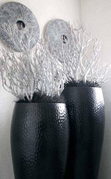 PLANTERS KALEIDOS Made of lightweight, sturdy fiberglass