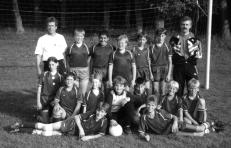 100 Jahre TuS Blau-Weiß Laubuseschbach 100 JAHRE Große Unterstützung erhielten die Fußballer bei ihren Spielen durch ihren Fan-Club. 1991 erwarb der Verein für die Jugendabteilung einen VW-Bus.