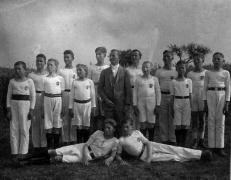 100 Jahre TuS Blau-Weiß Laubuseschbach 100 JAHRE 1922 1923 In den folgenden Jahren konnte der TSV auch eine zweite Mannschaft stellen.