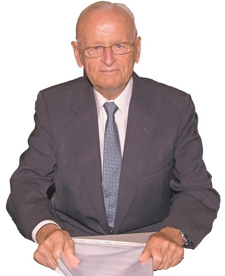 Ich fühle mich Wolfsburg in großer Dankbarkeit verbunden Prof. Dr. Carl Hahn, Ehrenbürger der Stadt Wolfsburg, feierte im Sommer seinen 90. Geburtstag.