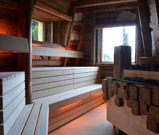 Baumstammes Bodenbeschichtung in einer traditionellen Sauna mit Aufgusstemperaturen bis 105 C.