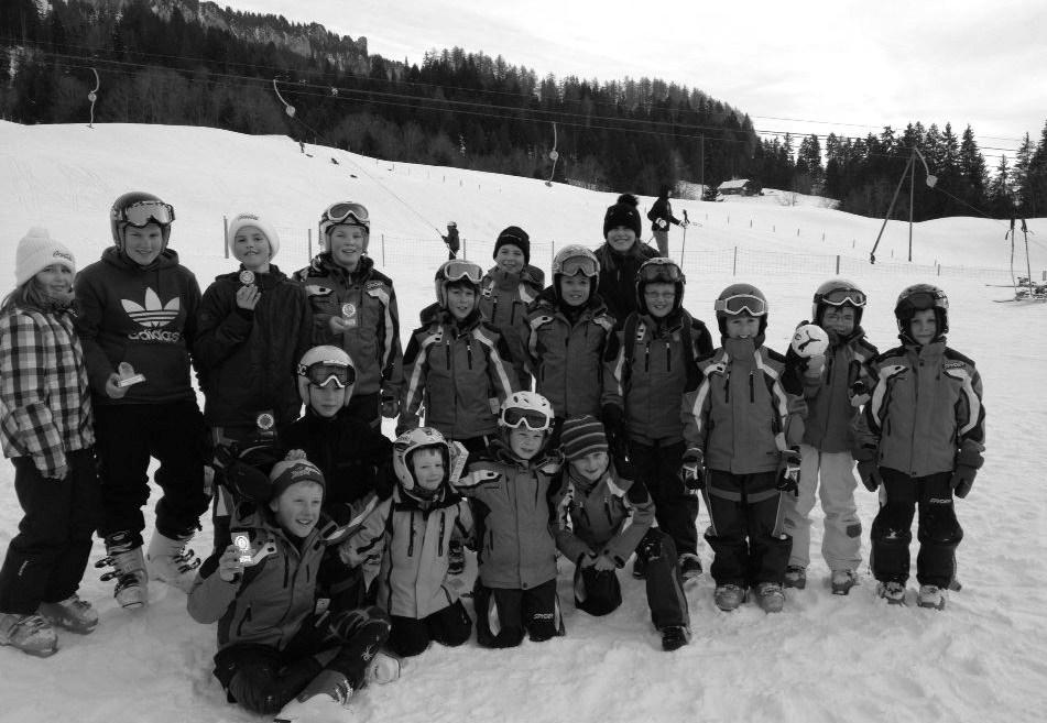 Kinderskirennen Schwanden Samstagmorgen, bei eisigen Temperaturen und wunderschönem Wetter, besammelten wir uns 9.30 Uhr beim Skilift Schwanden.
