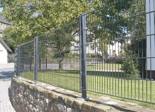 Stufen von 200 mm) In Kombination der Gittermatten sind bei Ballfangzäunen Zaunhöhen bis 8115 mm möglich (in Stufen von 200 mm).