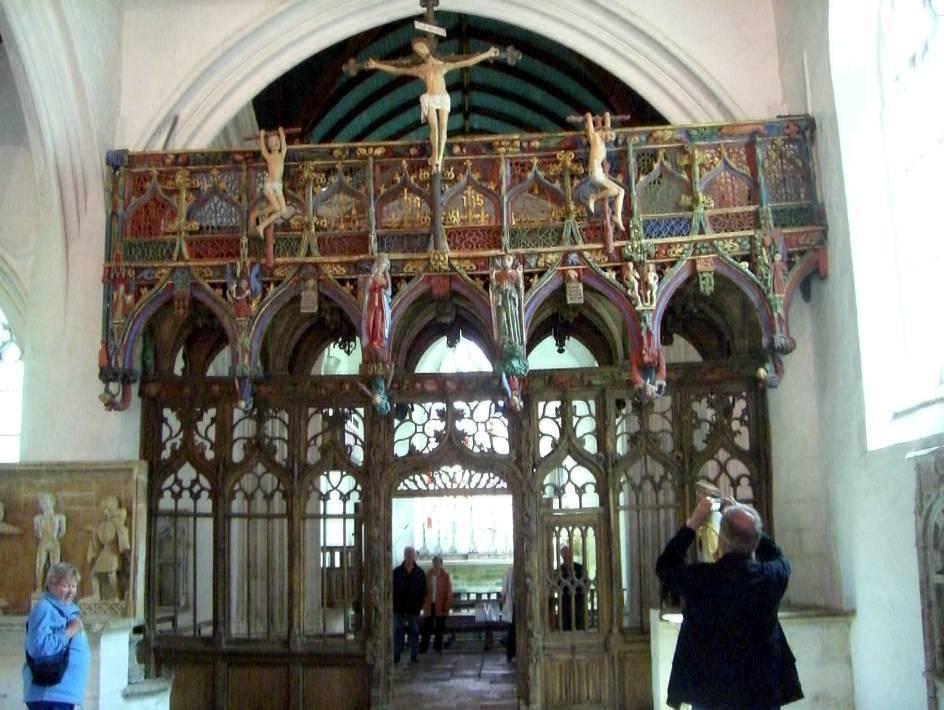 Mönchskollegium vom übrigen Kirchenraum, der für die Laien bestimmt war, abtrennte. Er ist eine Weiterentwicklung der frühchristlichen Chorschranken.