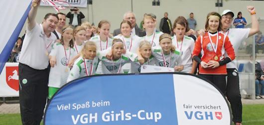 Fußball U13 Juniorinnen gewinnen VGH Girls - Cup 2015 Der VfL Wolfsburg hat im Barsinghäuser August-Wenzel-Stadion wie in den beiden Vorjahren die Endrunde um den 4. VGH Girls-Cup gewonnen.