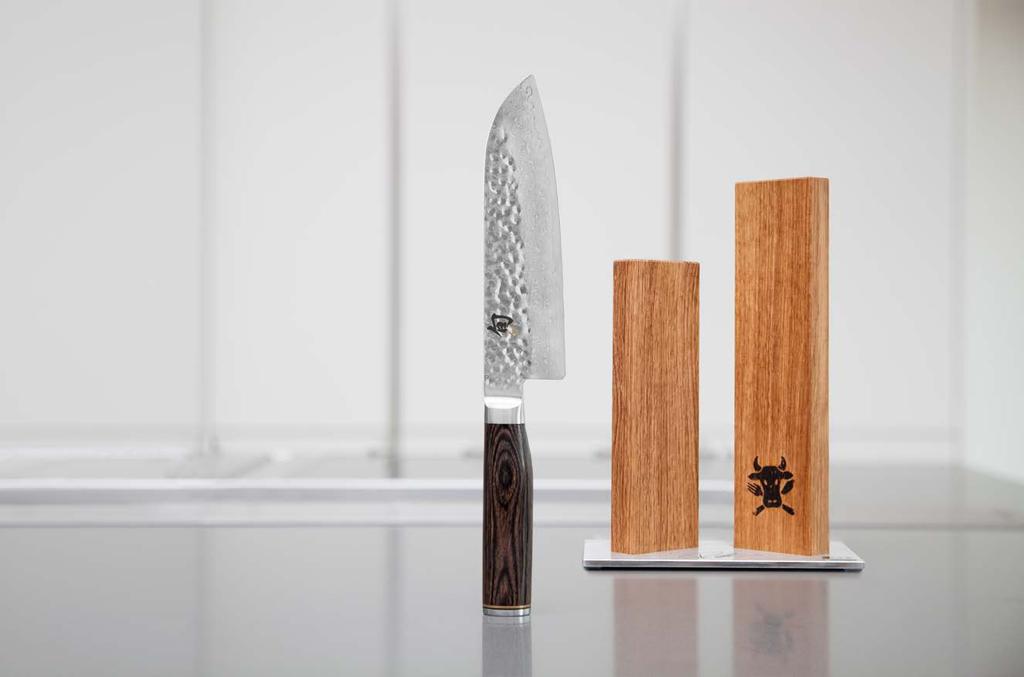 Living Interior. Für die richtungsweisende»shun Premier Tim Mälzer«Serie entwickelte kai 12 Messer aus 32 Lagen korrosionsbeständigem Damaszenerstahl.